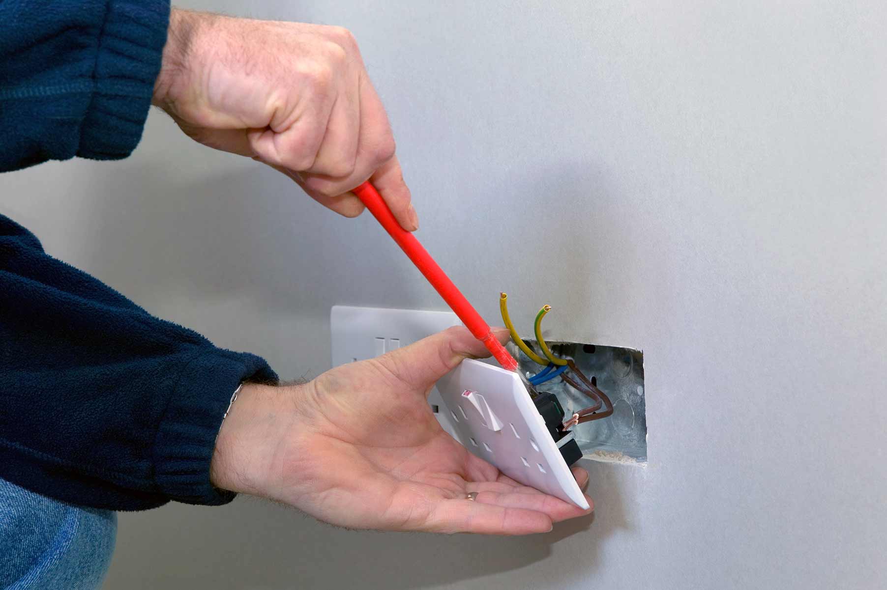 Our electricians can install plug sockets for domestic and commercial proeprties in Dawley and the local area. 